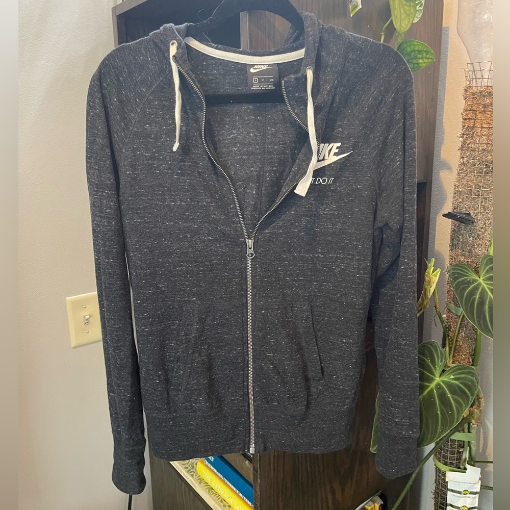 Small Nike zipper sweatshirt